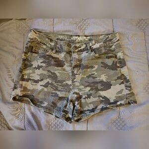 Vanilla Star, Mid-Rise Midi Camo Shorts, Size 7